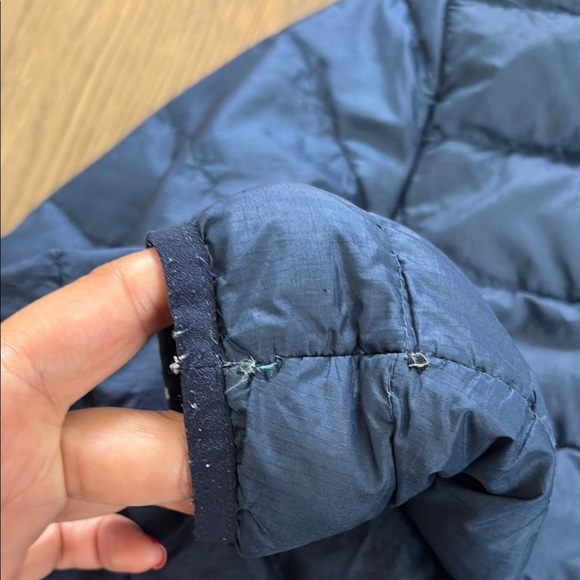 Patagonia Dark Blue Hooded Jacket with Light Blue Details size xs - Picture 4 of 5